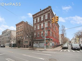 912 Metropolitan Avenue