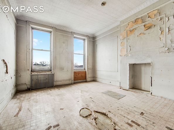 912 Metropolitan Avenue, Brooklyn NY 11211