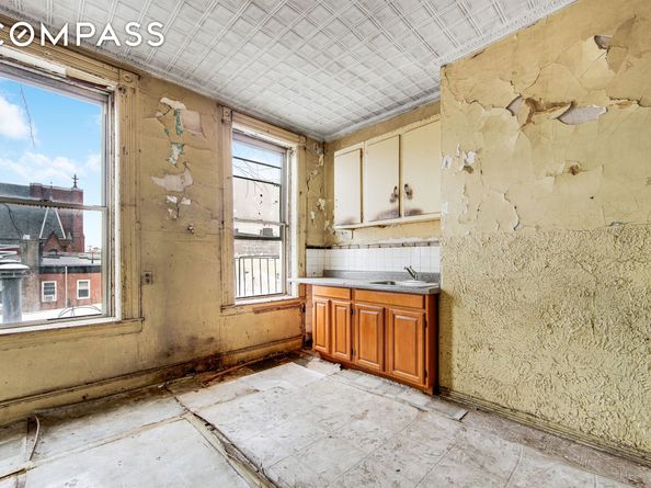 912 Metropolitan Avenue, Brooklyn NY 11211