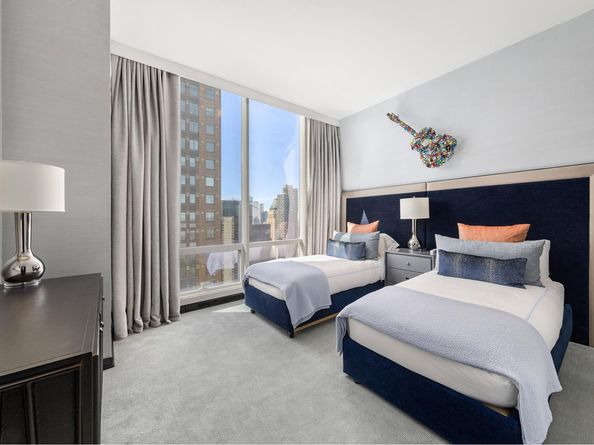 157 West 57th Street 52B, New York NY 10019