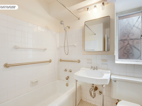 135 East 71st Street 2D, New York NY 10021