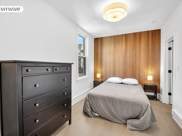 25-20 Newtown Avenue 2, Queens NY 11102