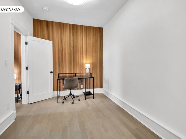 25-20 Newtown Avenue 2, Queens NY 11102