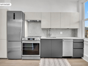 25-20 Newtown Avenue 2, Queens NY 11102