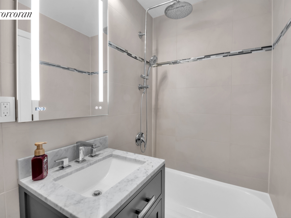 25-20 Newtown Avenue 2, Queens NY 11102