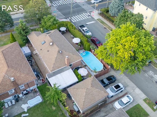 141-18 14th Avenue, Queens NY 11357