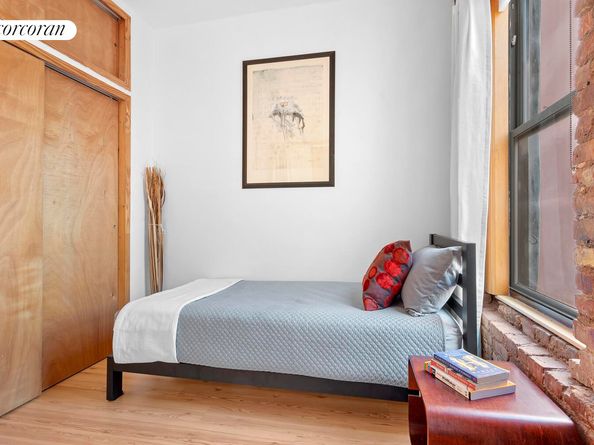 311 East 3rd Street 33, New York NY 10009