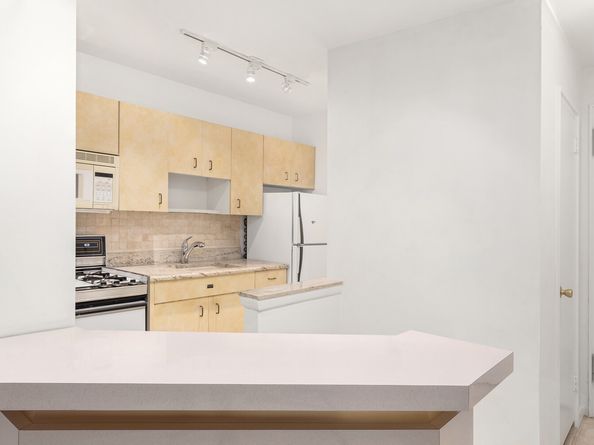 139 East 33rd Street 2F, New York NY 10016