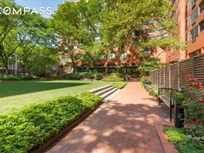 200 East 94th Street 2911, New York NY 10128