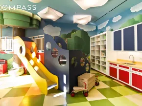 200 East 94th Street 2911, New York NY 10128