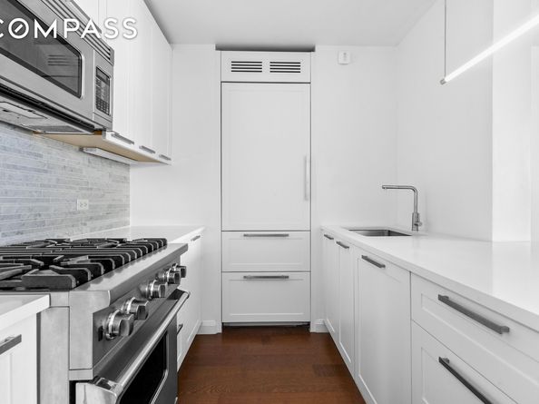 200 East 94th Street 2911, New York NY 10128