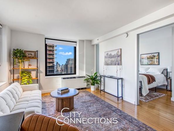 100 West 39th Street 38E, New York NY 10018