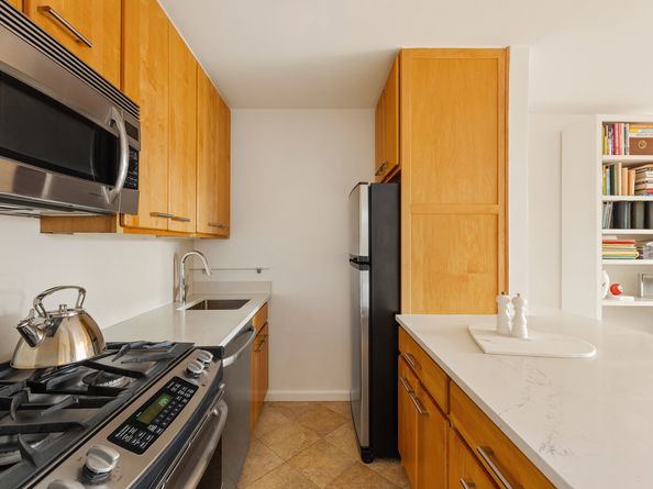 270 West 17th Street 5D, New York NY 10011