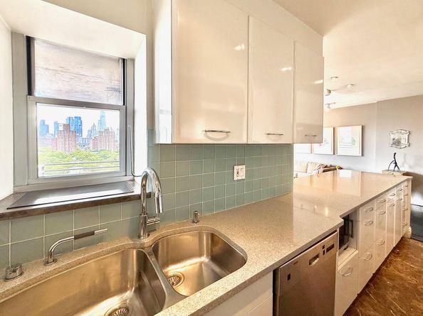 573 Grand Street 1406, New York NY 10002
