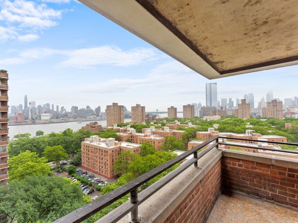 573 Grand Street 1406, New York NY 10002