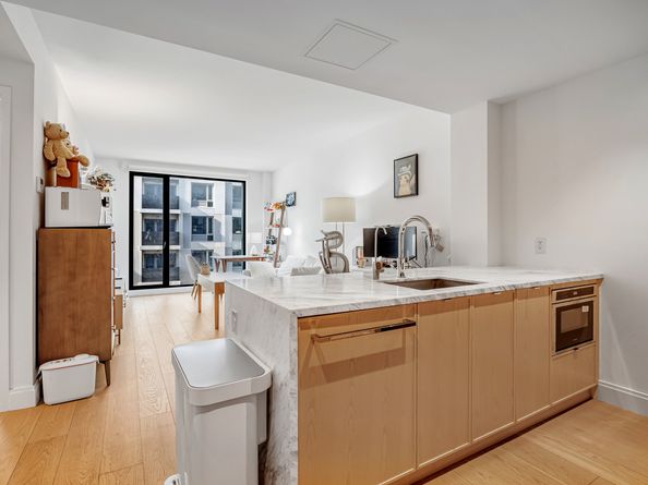 37-14 34th Street N5E, Queens NY 11101