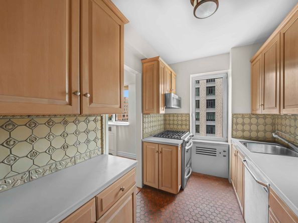 45 East End Avenue 10F, New York NY 10028