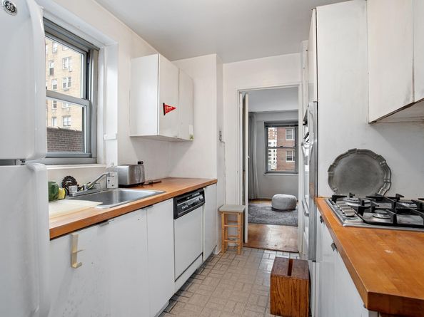 360 East 72nd Street B804, New York NY 10021