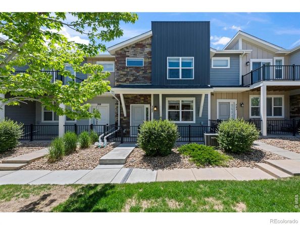 747 Robert Street, Longmont CO 80503