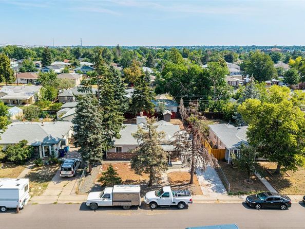 872 Uvalda Street, Aurora CO 80011