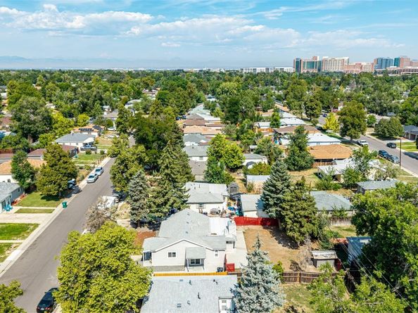 872 Uvalda Street, Aurora CO 80011