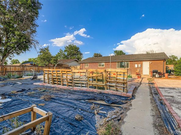 471 Iola Street, Aurora CO 80010
