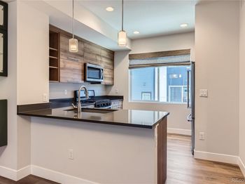 5530 W 11th Place
