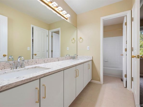 5559 S Helena Street, Centennial CO 80015