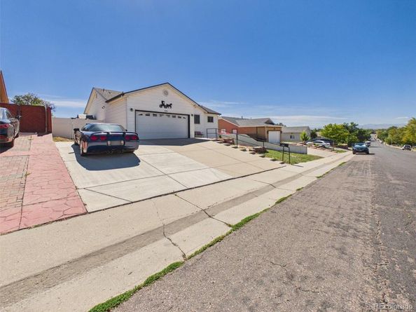 8250 Explorador Calle, Denver CO 80229