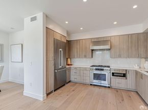 425 First Street 21, Los Altos CA 94022