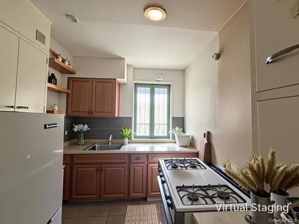 1527 Metropolitan Avenue 3A, Bronx NY 10462
