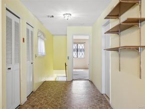 156 W Cambridge Drive E 156, Copiague NY 11726