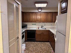 156 W Cambridge Drive E 156, Copiague NY 11726