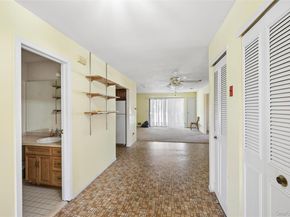 156 W Cambridge Drive E 156, Copiague NY 11726
