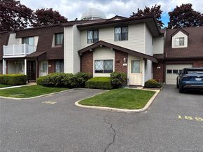 156 W Cambridge Drive E 156, Copiague NY 11726