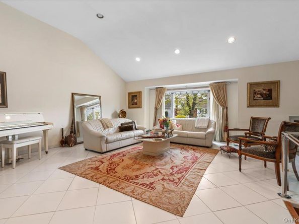 960 Cliffside Avenue, North Woodmere NY 11581