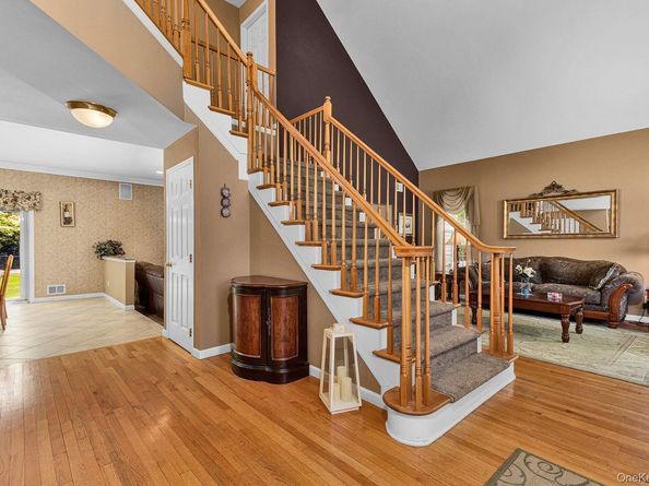 9 Redwood Lane, Miller Place NY 11764