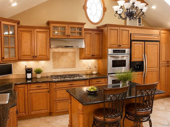 852 Densfield Road, West Babylon NY 11704