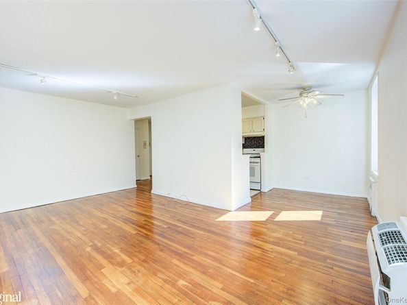 43-25 Douglaston Parkway 3A, Little Neck NY 11363