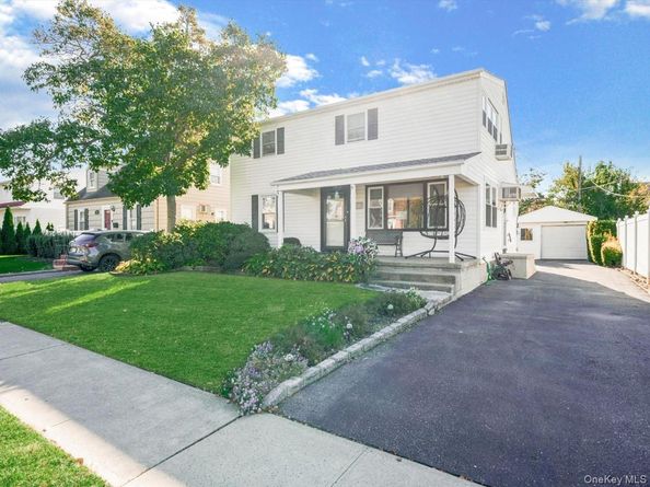 17 Arnold Street, Hicksville NY 11801