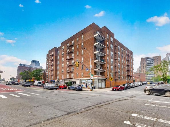 45-92 Main Street 7L, Flushing NY 11355