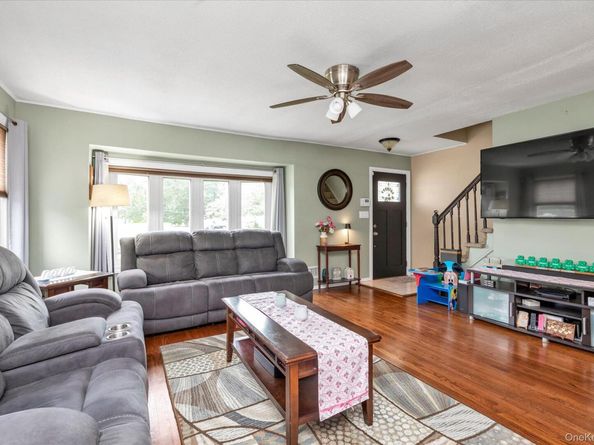 3917 Miller Place, Levittown NY 11756