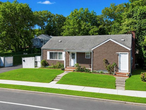 666 Rosevale Avenue, Lake Ronkonkoma NY 11779