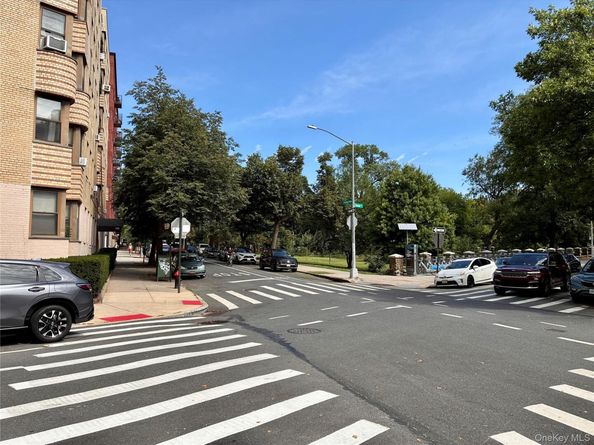 340 East Mosholu Parkway S 2C, Bronx NY 10458