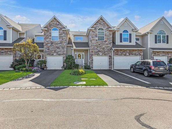 115 Manitou Trail, Kings Park NY 11754