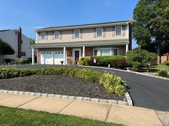 32 Columbine Lane, Kings Park NY 11754