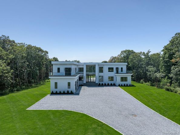 36 Old Neck Road S, Center Moriches NY 11934