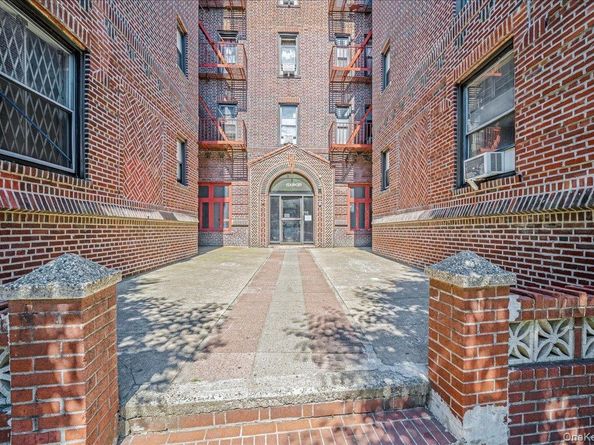 39-82 65th Place 4F, Woodside NY 11377