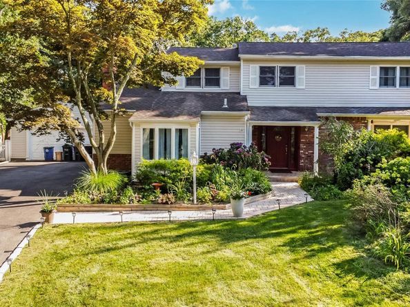 6 Marlon Lane, Hauppauge NY 11788