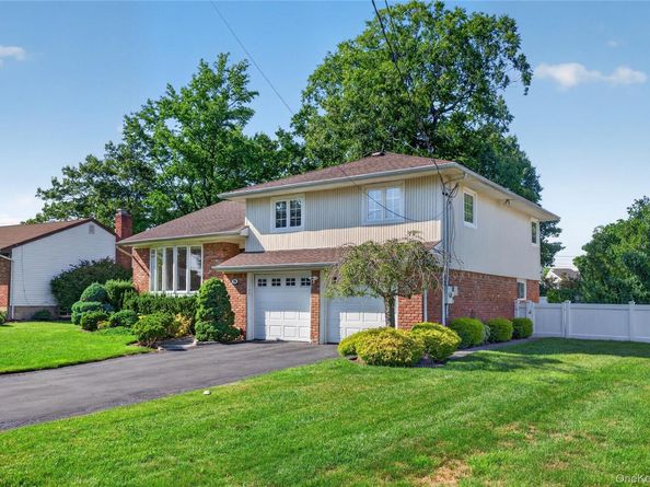 78 Sugar Maple Drive, Roslyn NY 11576